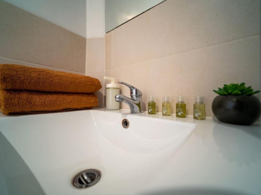 Appartement Tout Equipe 4 Couchages Belle De Mai Marseille Exteriér fotografie